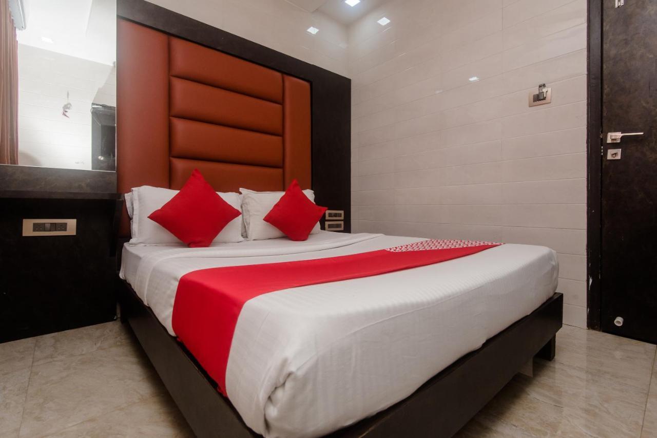 Vaccinated Staff - Oyo 22055 Dadar Residency Hotel Мумбай Екстериор снимка