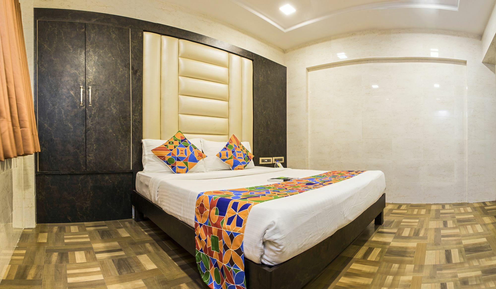 Vaccinated Staff - Oyo 22055 Dadar Residency Hotel Мумбай Екстериор снимка